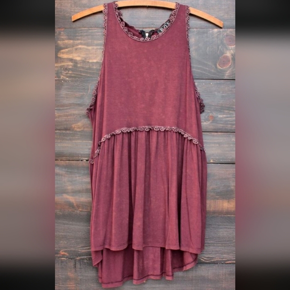 POL Mineral Washed Burgundy Babydoll Ruffled High-low Top - Picture 4 of 14